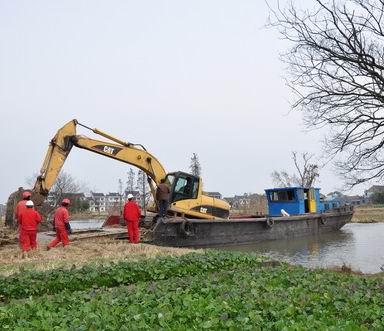 西二線支干線贛江定向鉆穿越工程回拖成功 西二線支干線贛江定向鉆穿越工程回拖成功